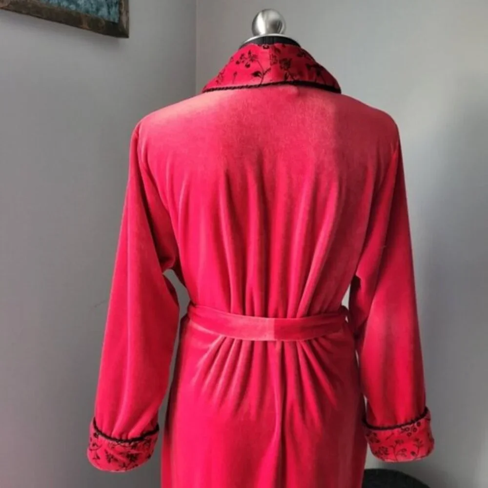 Vintage 90's Velvet Red House coat Size Small - Picture 14 of 16